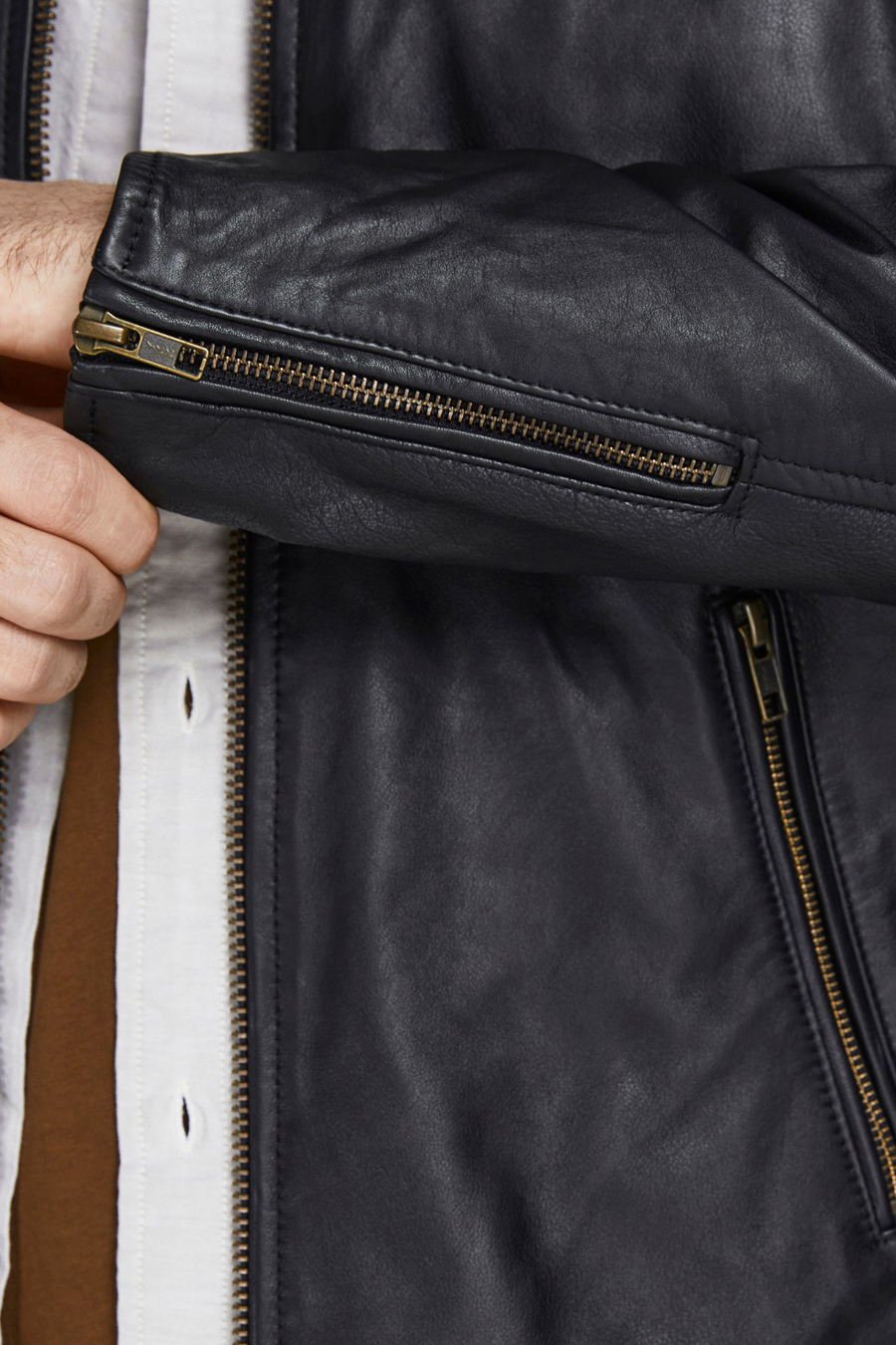 Кожаная куртка JACK & JONES 12204667-Black